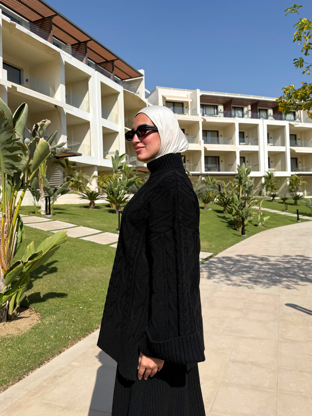 Cable-Knit Pullover - Black