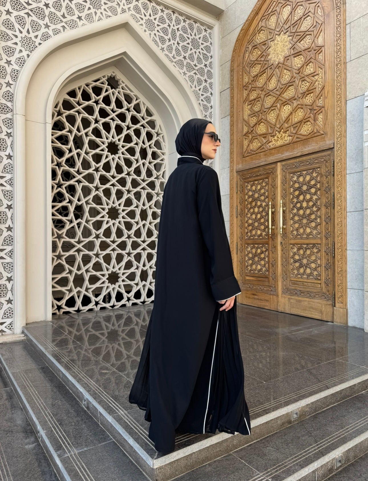Pleated Piping Abaya -Black