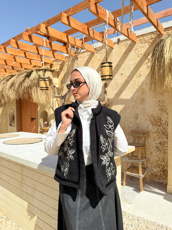 Embroidery Fur Vest - Black