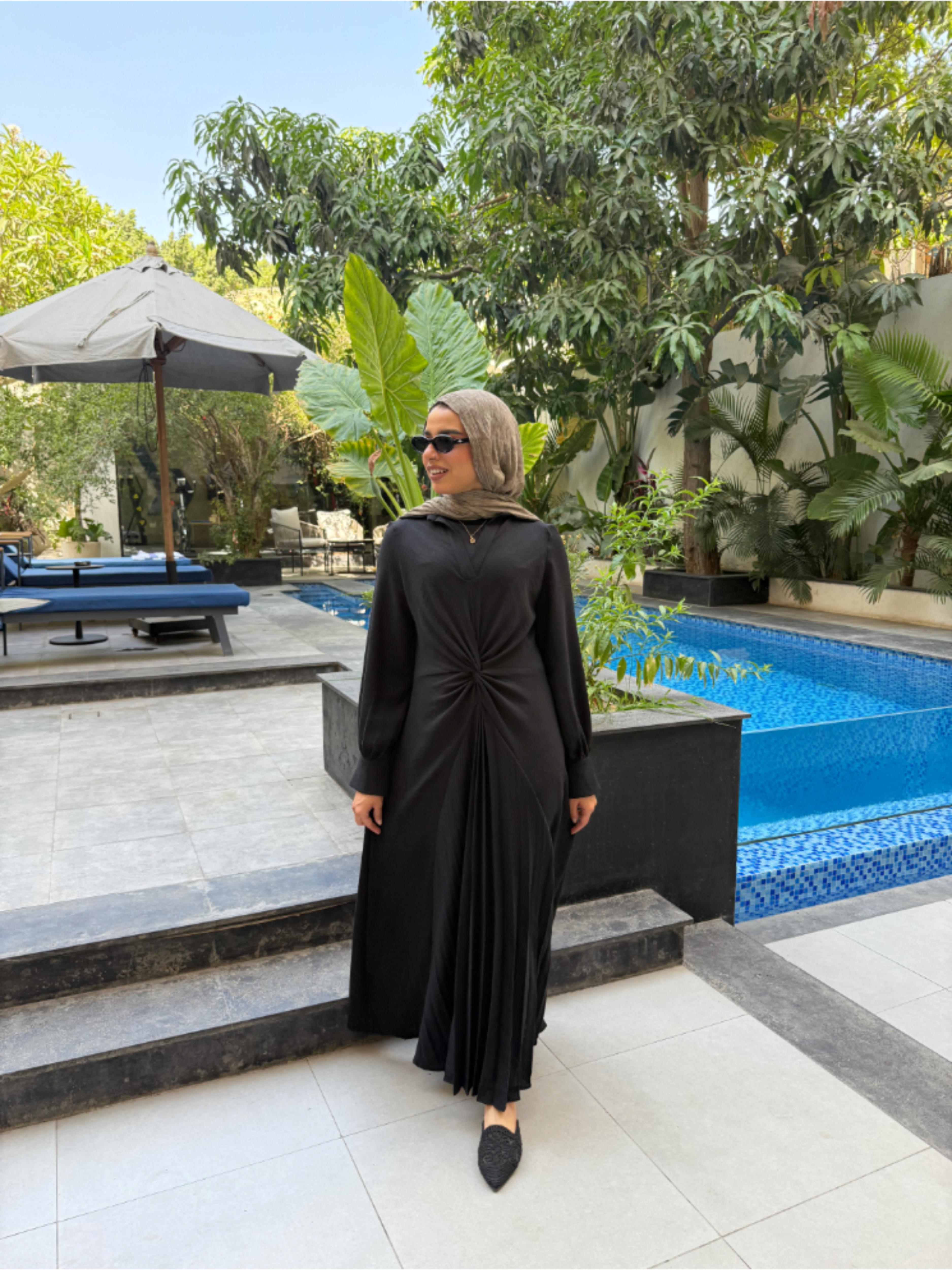Knot Pleated Dress- Black
