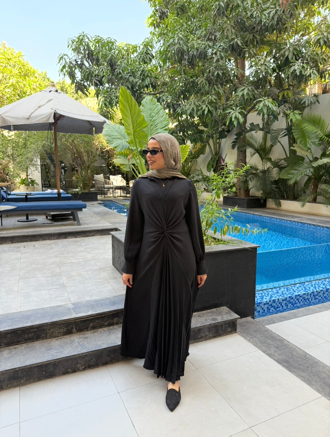 Knot Pleated Dress- Black