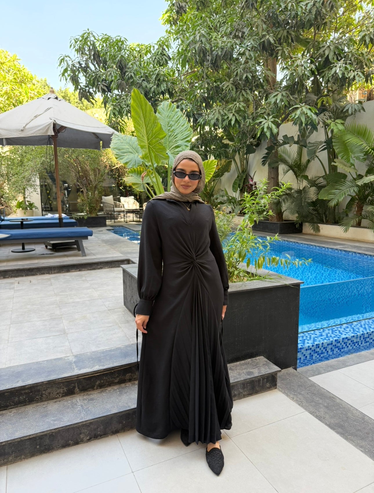 Knot Pleated Dress- Black