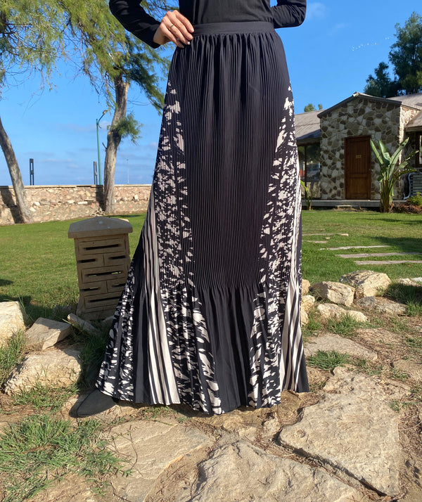 Printed Accordion Crepe Skirt - Black