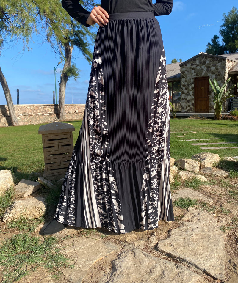 Printed Accordion Crepe Skirt - Black
