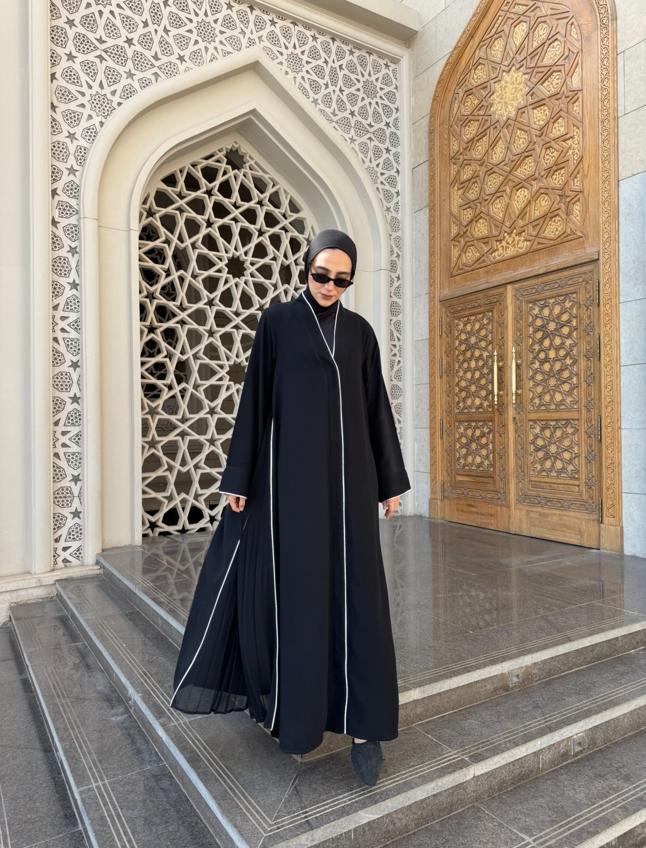 Pleated Piping Abaya -Black